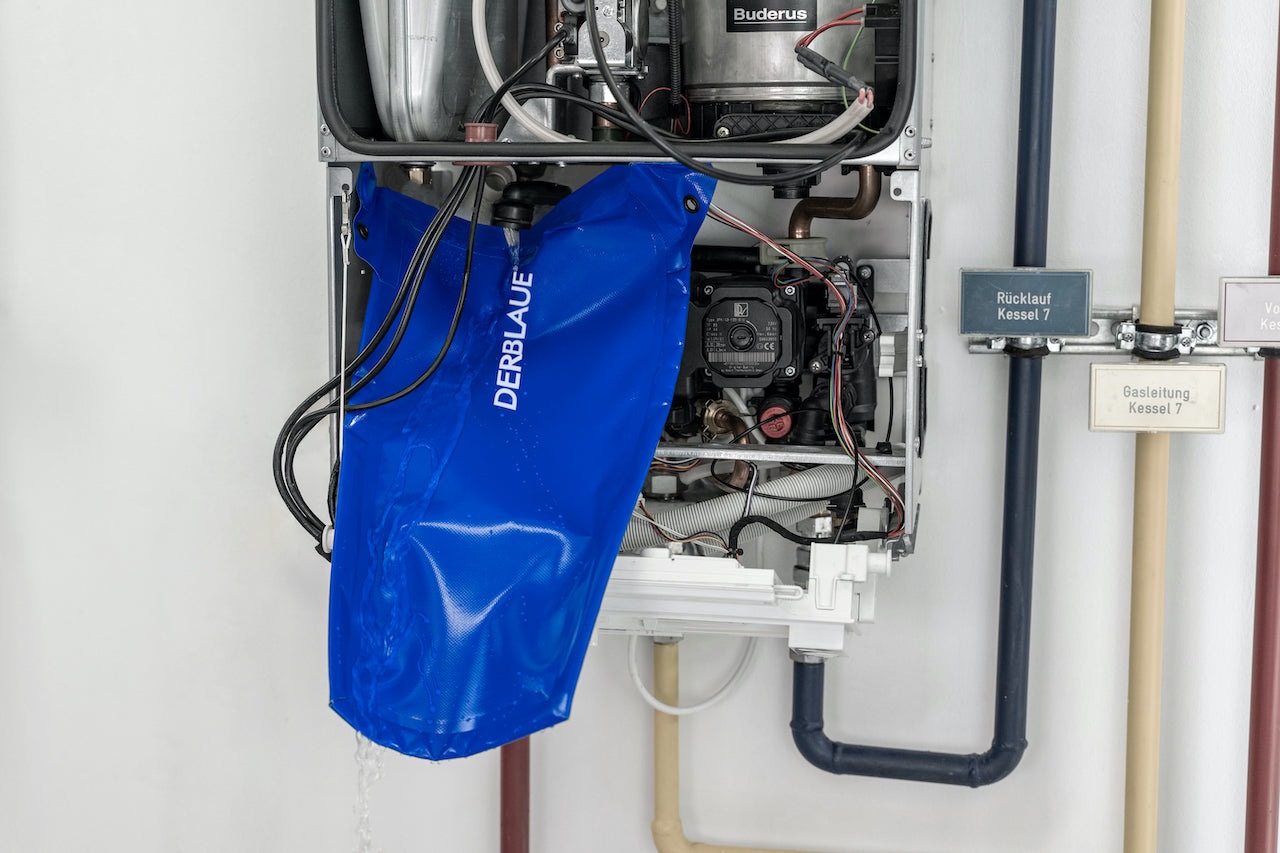 Service am Wandheizgerät mit DERBLAUE® Rutsche