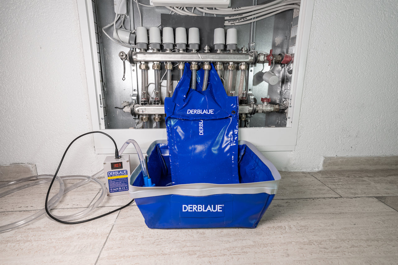 Arbeiten an einem (Fußboden-) Heizkreisverteiler mit Komplett-Set DERBLAUE®