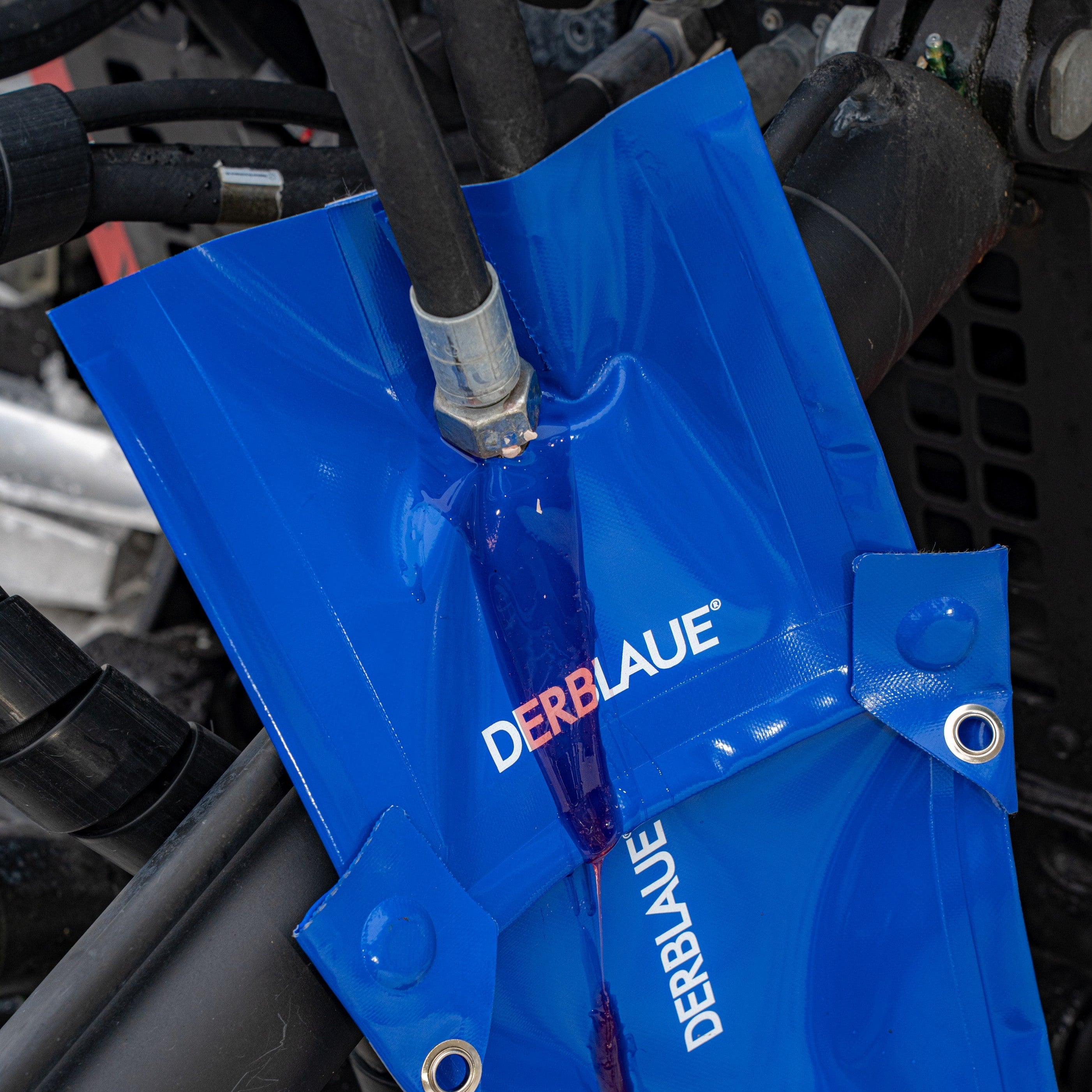 Hydraulikleitung tauschen wo Öl fliesst an einer Pistenraupe