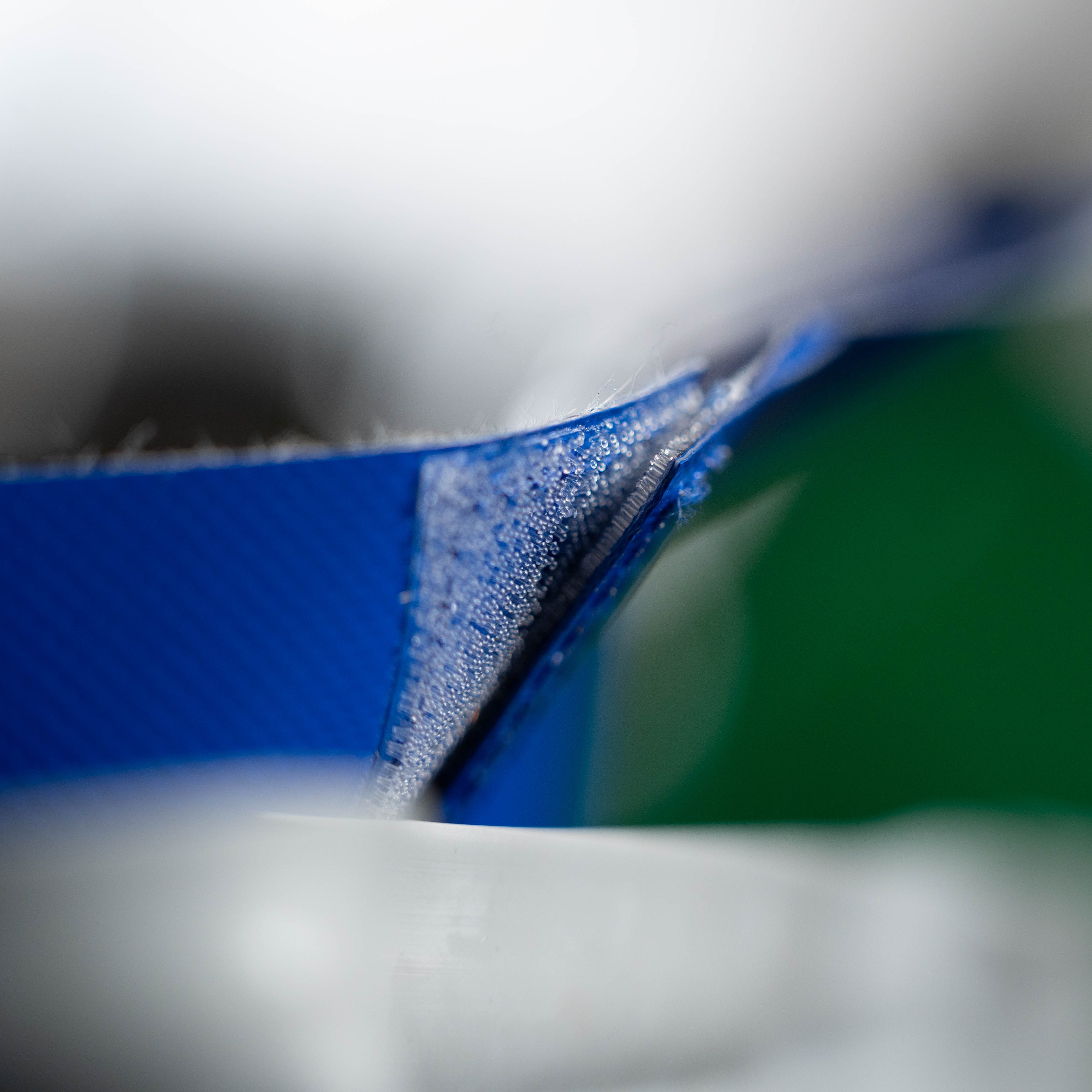 Detailaufnahme von dem Pilzkopf Klettverschluss von DERBLAUE® Einfach-Rosette und Doppel-Rosette